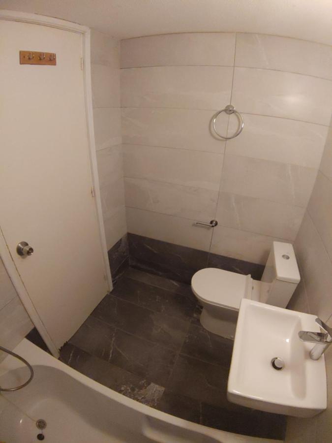 Luxury Apartment In Light House Beach Paphos Ngoại thất bức ảnh