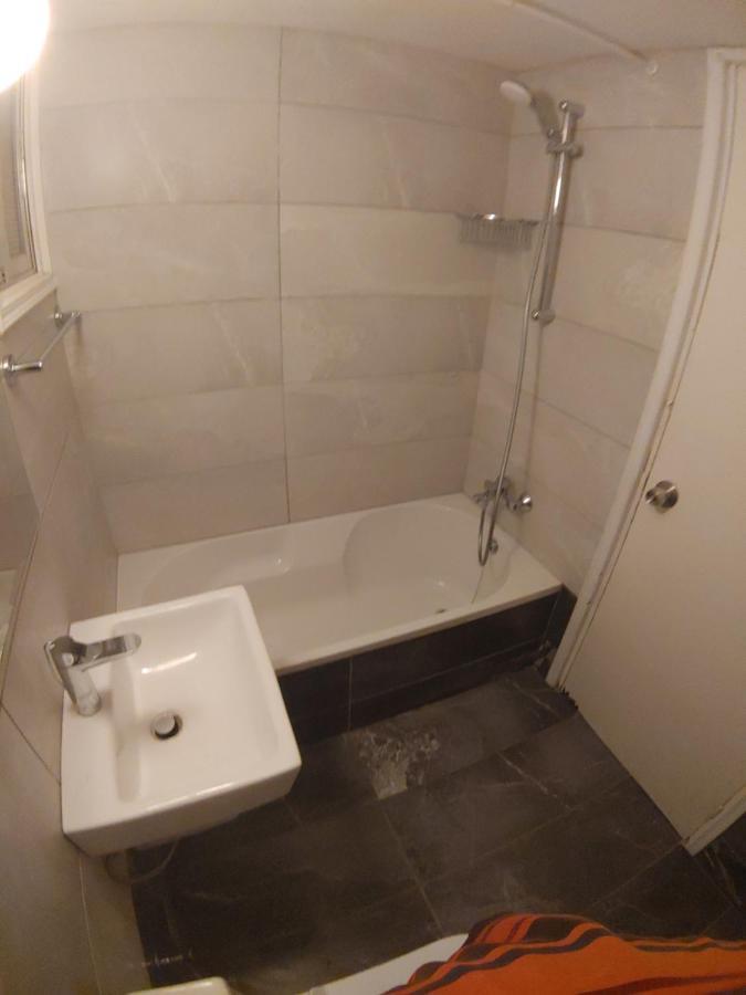 Luxury Apartment In Light House Beach Paphos Ngoại thất bức ảnh