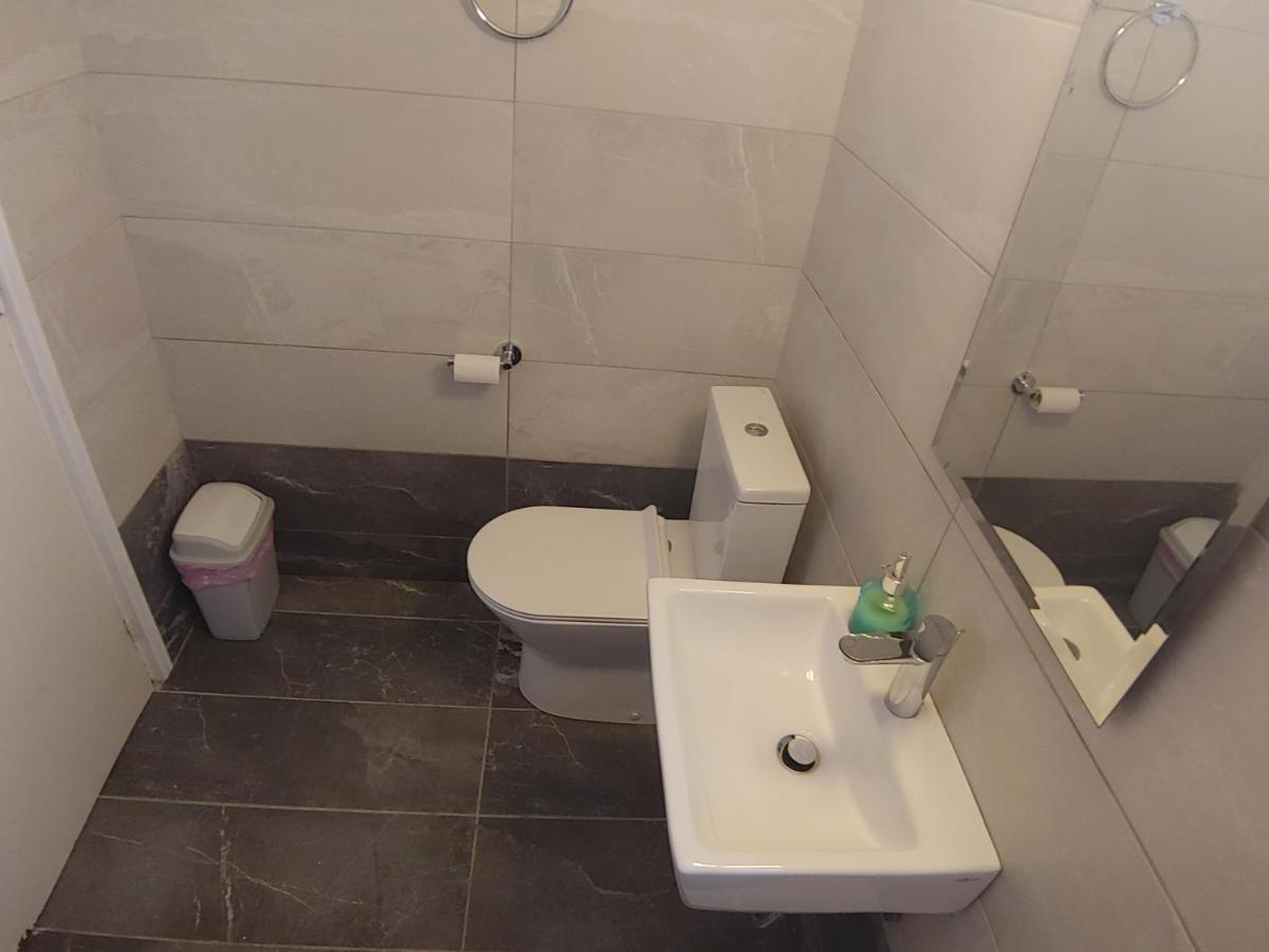 Luxury Apartment In Light House Beach Paphos Ngoại thất bức ảnh