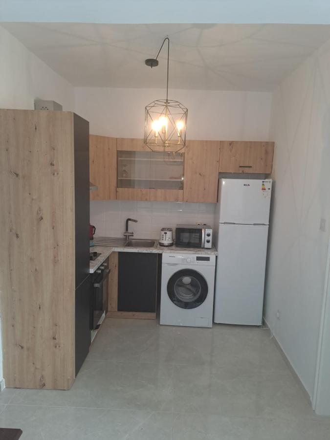 Luxury Apartment In Light House Beach Paphos Ngoại thất bức ảnh