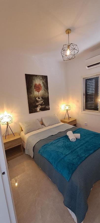 Luxury Apartment In Light House Beach Paphos Ngoại thất bức ảnh