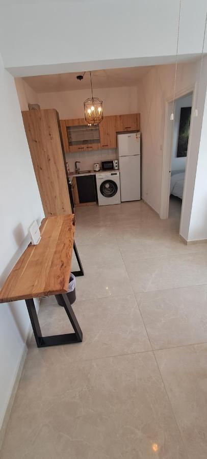 Luxury Apartment In Light House Beach Paphos Ngoại thất bức ảnh