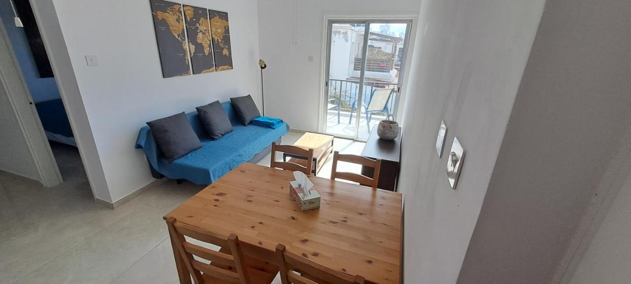 Luxury Apartment In Light House Beach Paphos Ngoại thất bức ảnh