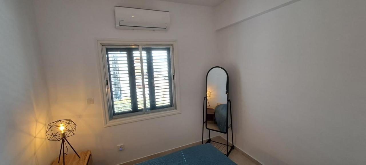 Luxury Apartment In Light House Beach Paphos Ngoại thất bức ảnh