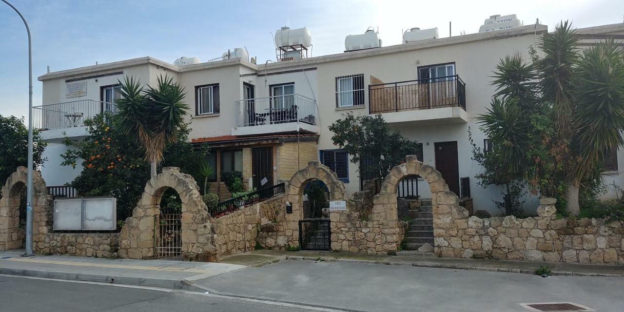 Luxury Apartment In Light House Beach Paphos Ngoại thất bức ảnh