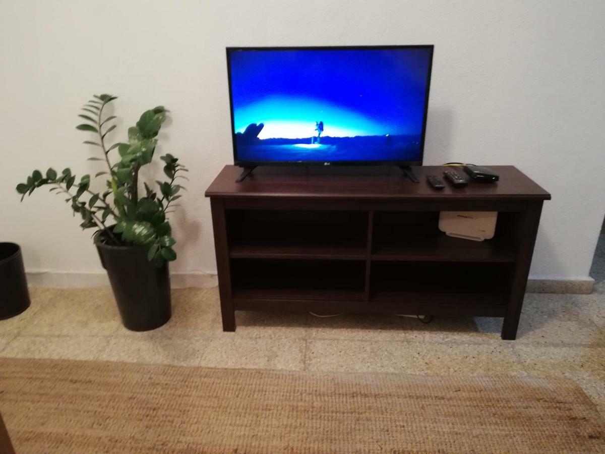Luxury Apartment In Light House Beach Paphos Ngoại thất bức ảnh