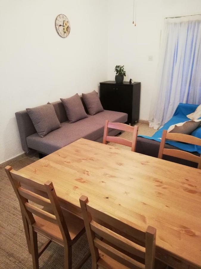 Luxury Apartment In Light House Beach Paphos Ngoại thất bức ảnh